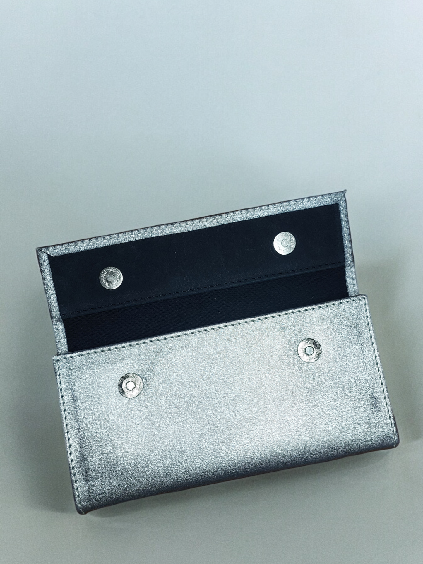 Billetera de cuero plata