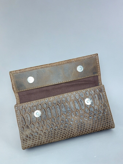 Billetera de cuero café pitón